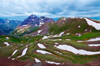 North Maroon Snow Patterns print