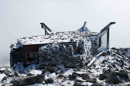 Galdhopiggen Summit House print