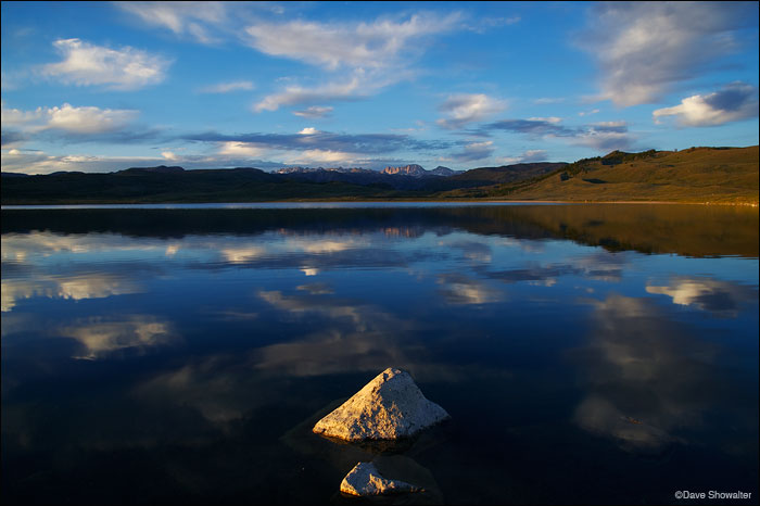 &nbsp;Warm light on the Wind River Range and evening clouds over Soda Lake, near Pinedale, Wyoming.&nbsp;Soda Lake Wildlife Management...