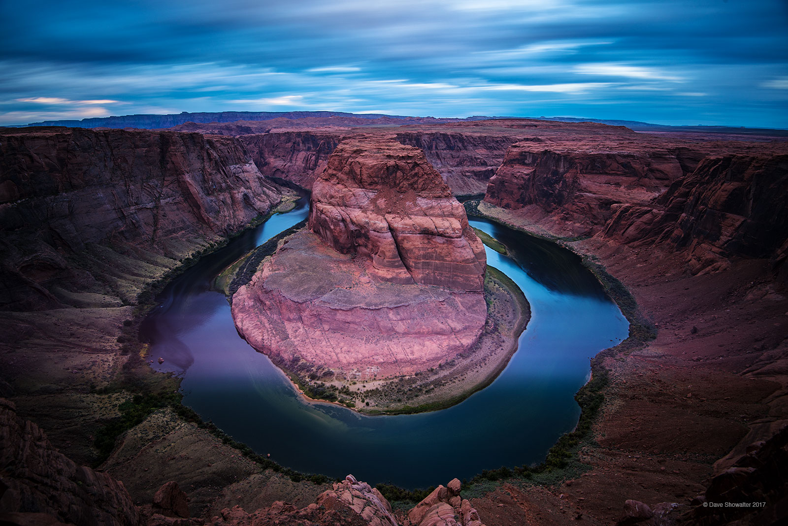 The Colorado River turns back on itself at the&nbsp;Horseshoe Bend&nbsp;incised meander downstream from Lake Powell (reservoir...